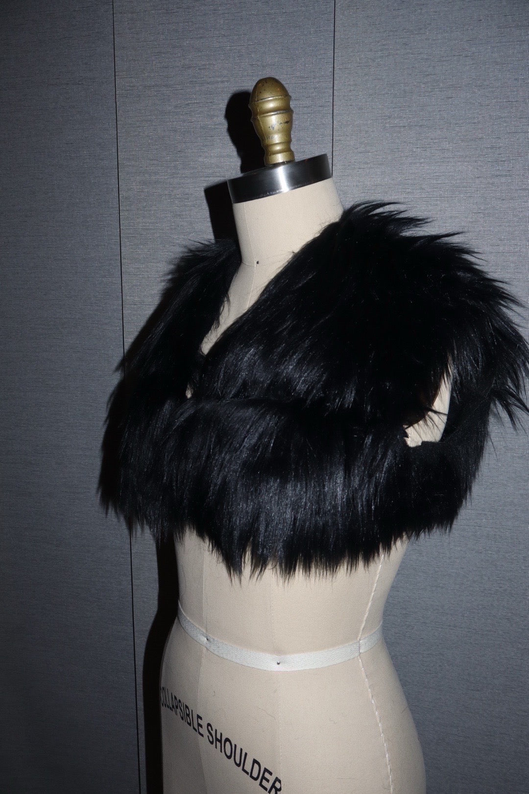 Faux Fur Cropped Vest In Black