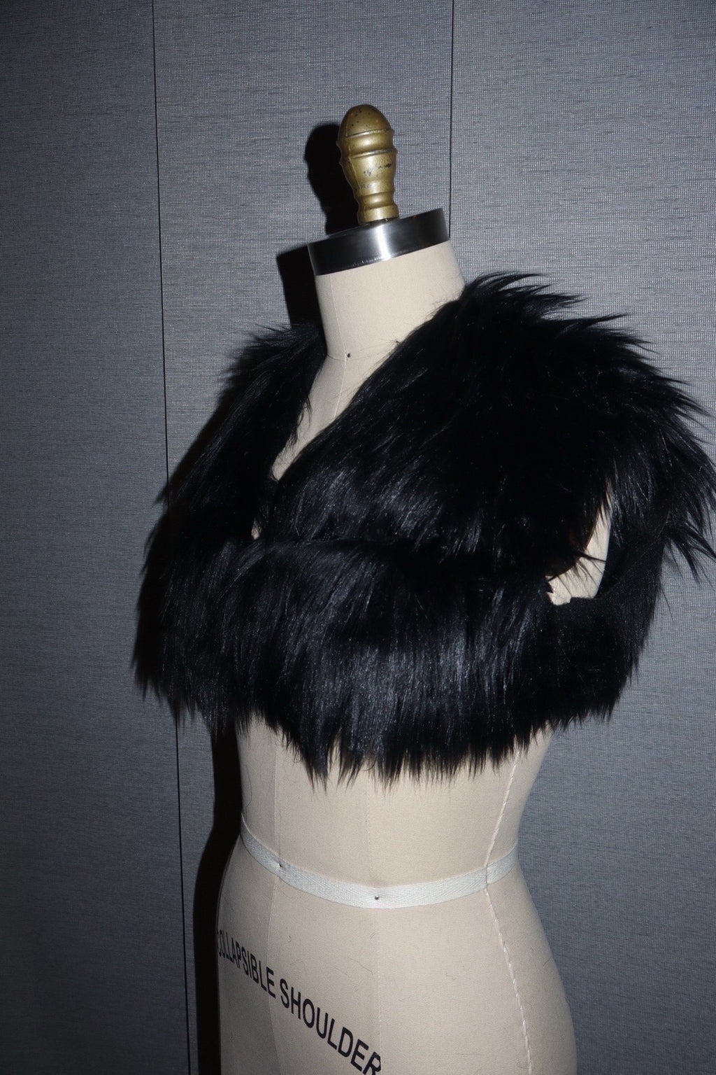 Faux Fur Cropped Vest In Black