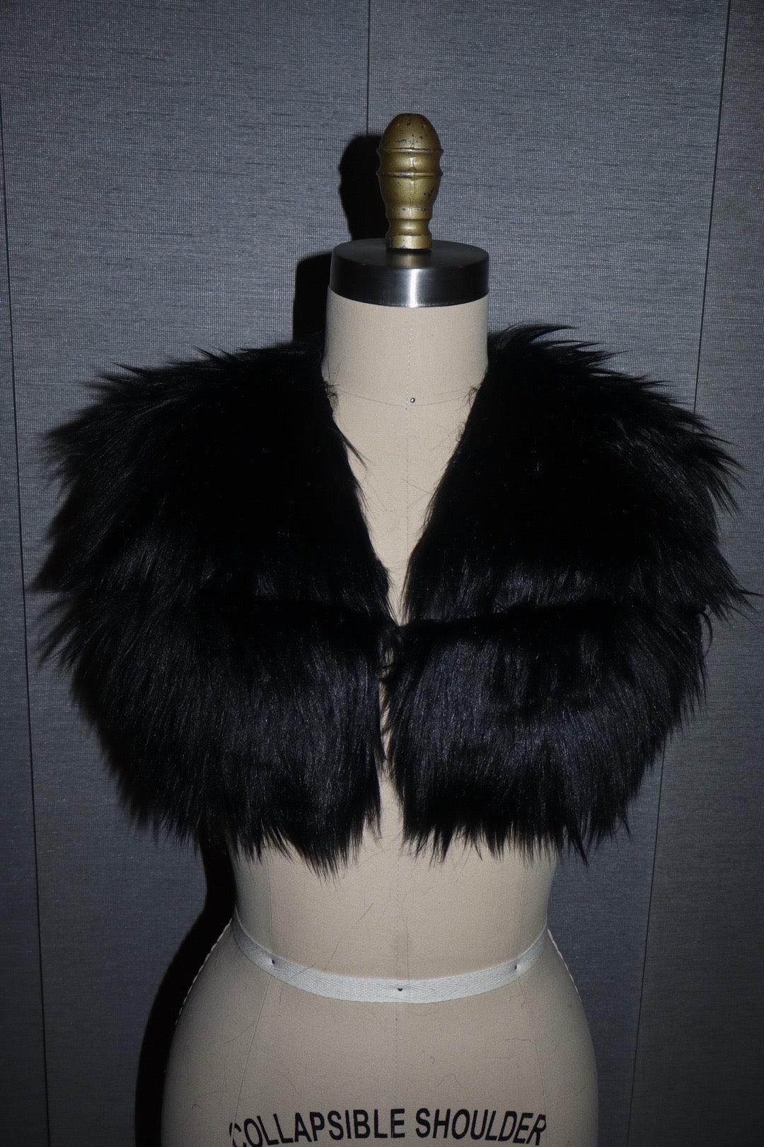Faux Fur Cropped Vest In Black